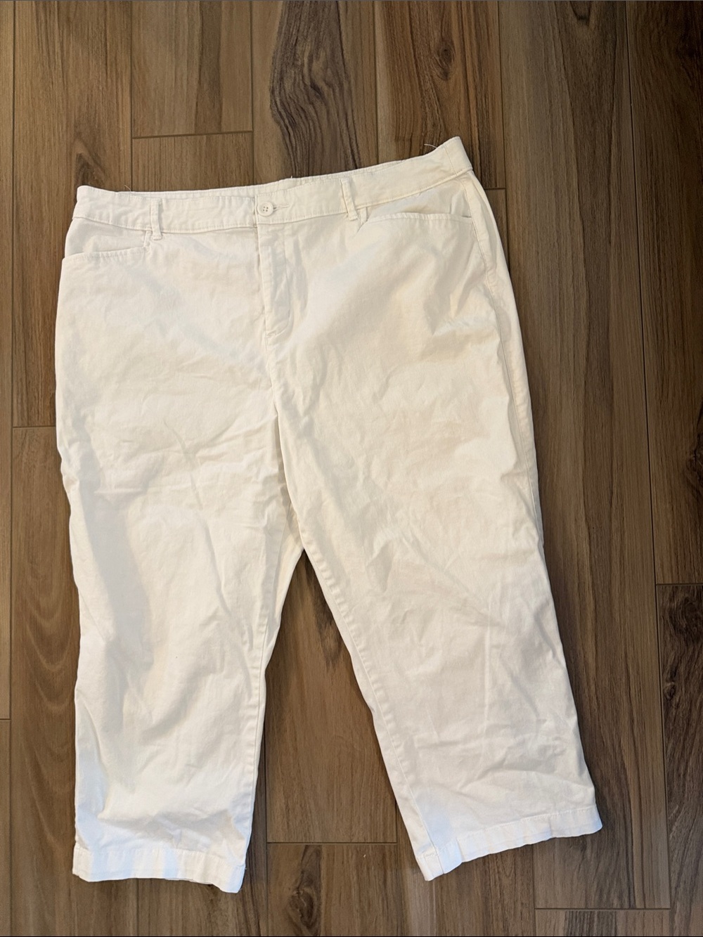 croft & barrow women’s  White Chino Capri Pants
